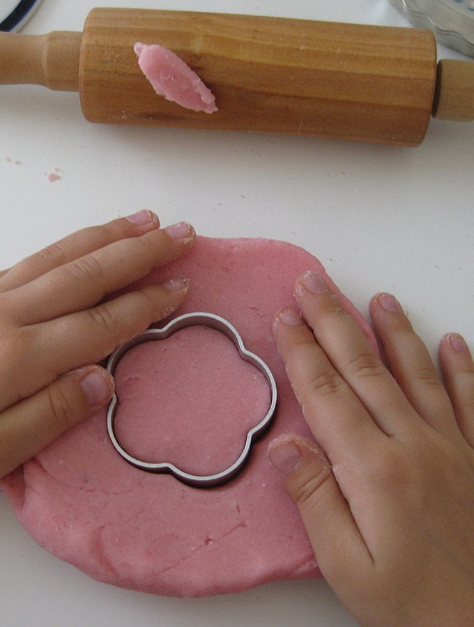 how to make homemade playdough with cream of tartar