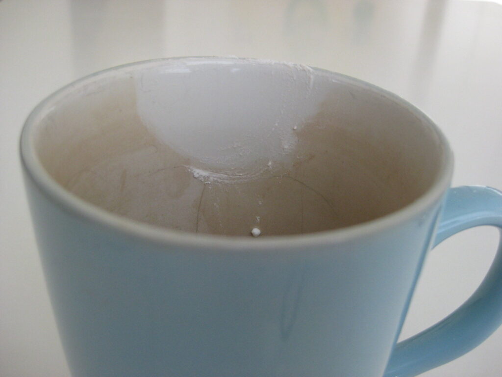 how to remove tea stains from cups
